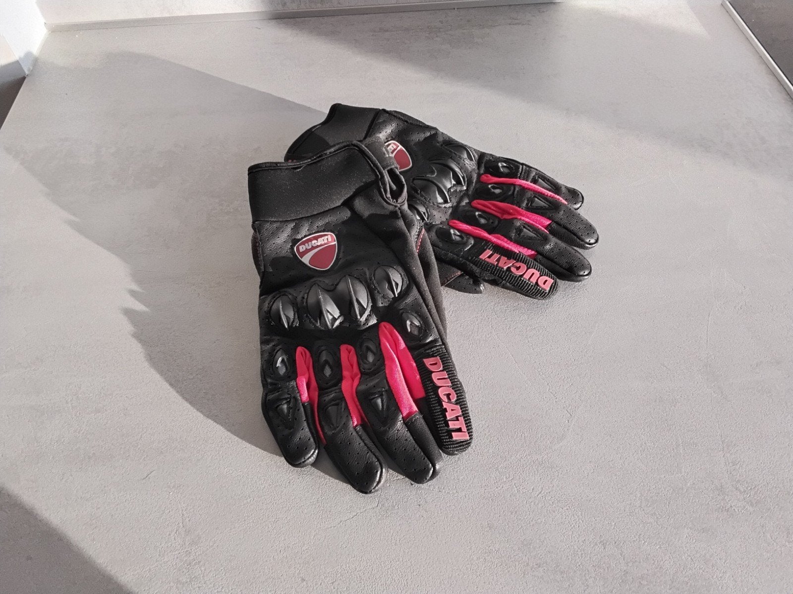 Gants Ducati Flow été neufs cuir., Motos, Enlèvement ou Envoi, Gants