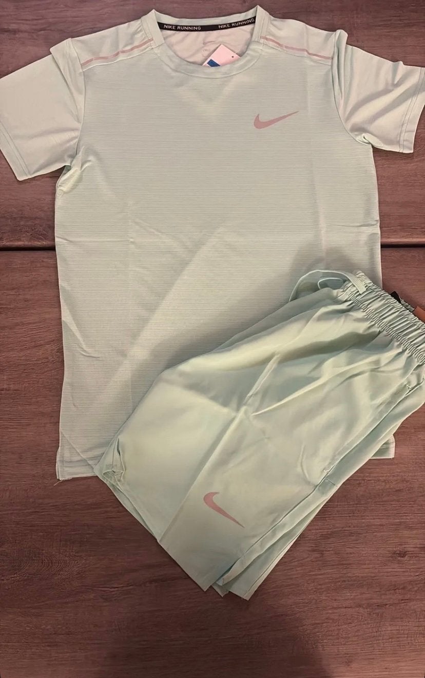 Ensemble nike, Enlèvement ou Envoi, Comme neuf