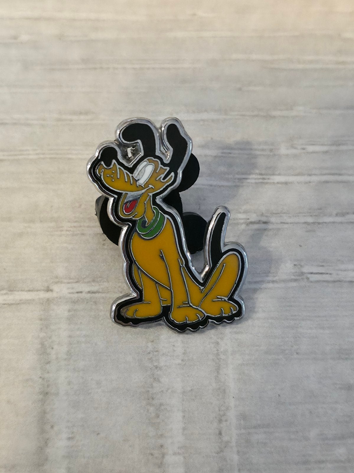 Épinglette Pluto Disney, Collections, Disney, Enlèvement ou Envoi, Dingo ou Pluto, Comme neuf, Autres types