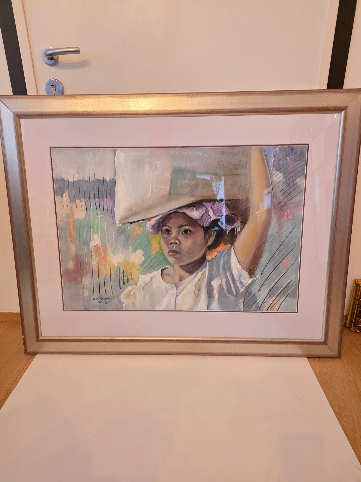 Louis Nagelkerke (1949) – Balinese vrouw met vracht (Surabay, Antiek en Kunst, Ophalen, Gemengde techniek, Ingelijst