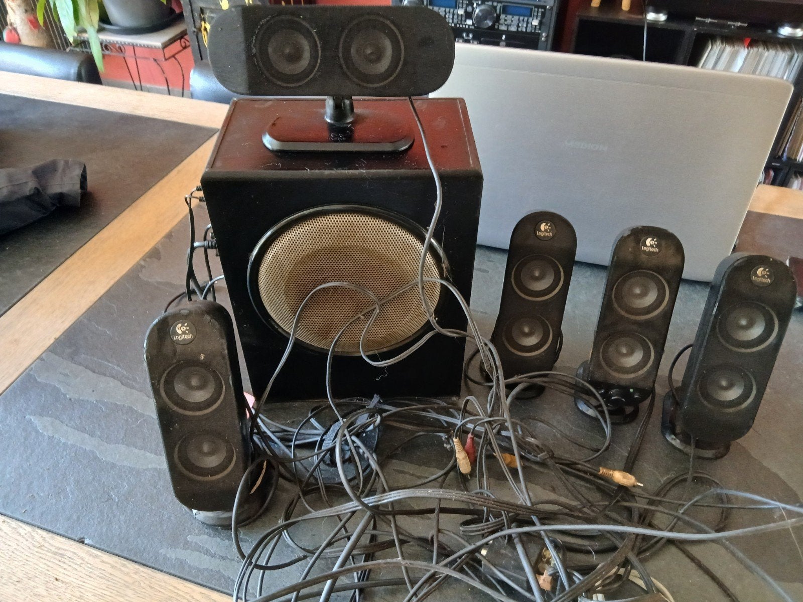 Logitech surround system, Computers en Software, Ophalen, Zo goed als nieuw, Logitech