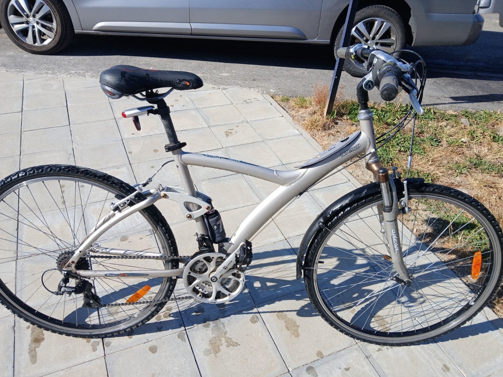 a vendre magnifique vélo vtt decathlon full suspendu, Vélos & Vélomoteurs, Vélos | VTT & Mountainbikes, VTT tout suspendu, Enlèvement ou Envoi