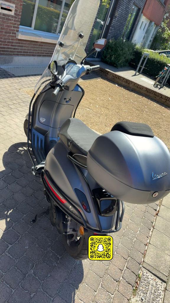 Vespa sprint S a klasse 2025 mat grijs, Fietsen en Brommers, Ophalen, Zo goed als nieuw, Benzine, 25 cc