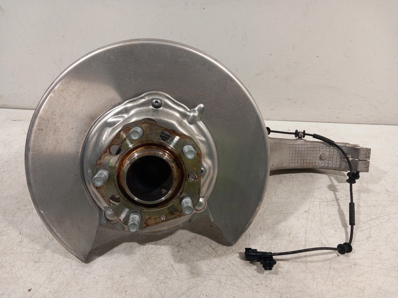 Wielnaaf links voor Tesla Model, Onderdelen@venauto.nl, Van der Ven Autorecycling B.V., Gebruikt, Ettenseweg 76, 4706 PB Roosendaal, The Netherlands