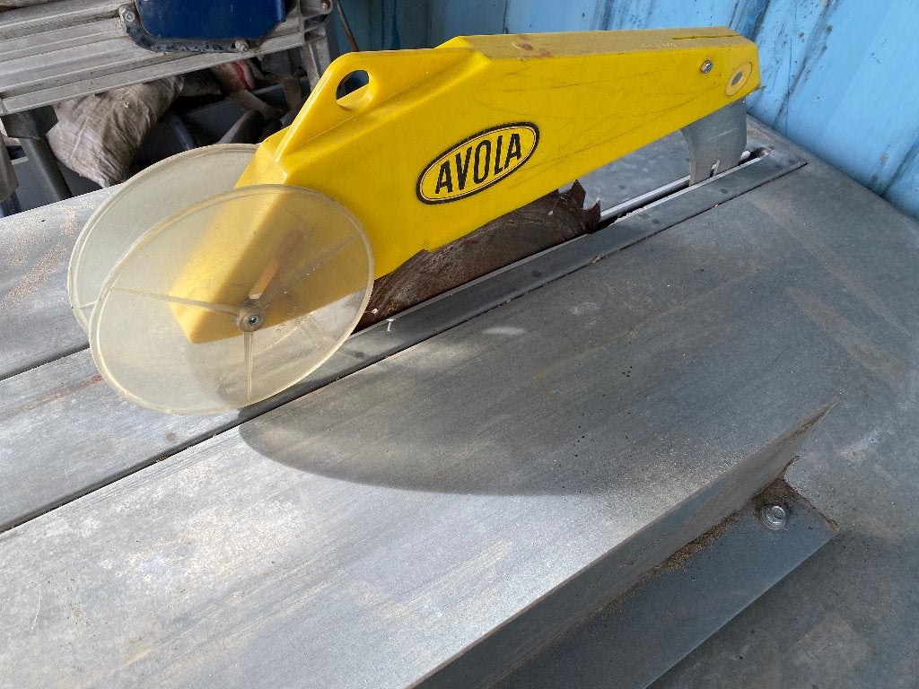 Scie à table Avola, réglable en hauteur 380 V, AVOLA, 1200 watts ou plus, 70 mm ou plus, Enlèvement