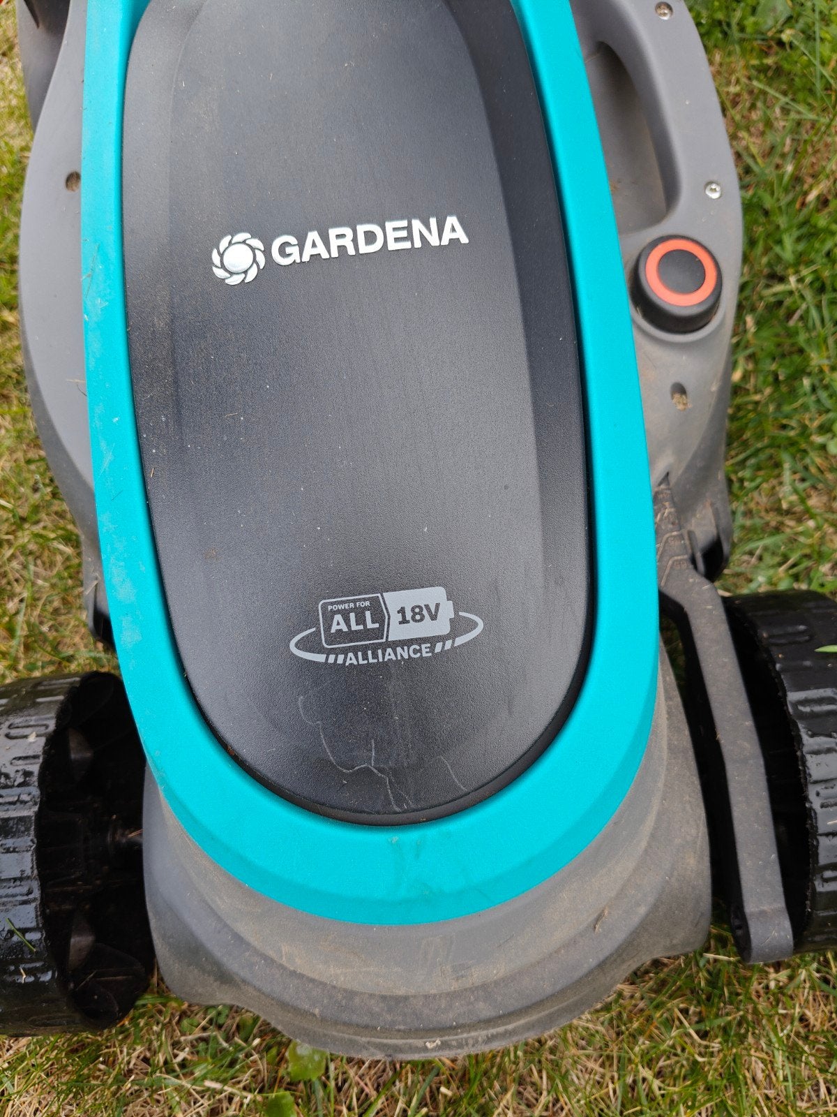 Grasmachine en kantensnijder , met oplader en 2 accusj, Tuin en Terras, Ophalen, Gebruikt