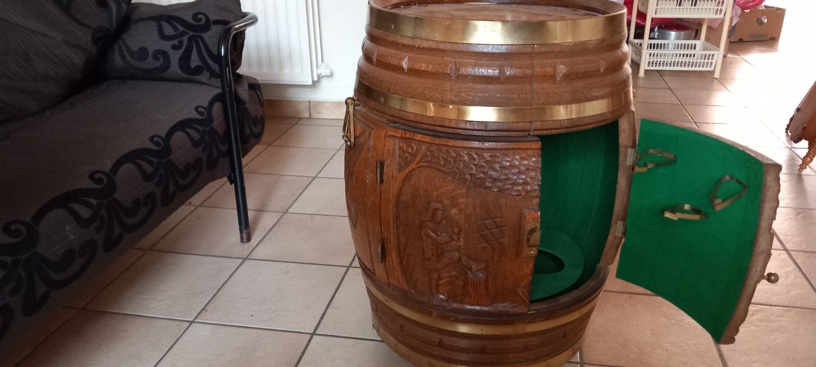 Ton voor sterke drank of decoratieve ton., Ophalen