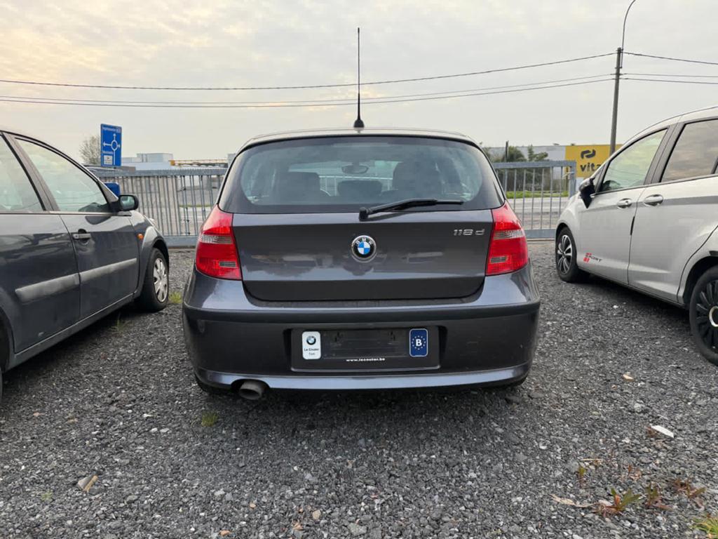 Bmw 118d 2.0 diesel 2008 220 000 km propre, Autos, BMW, Argent ou Gris, Achat, 888 kg, Boîte manuelle
