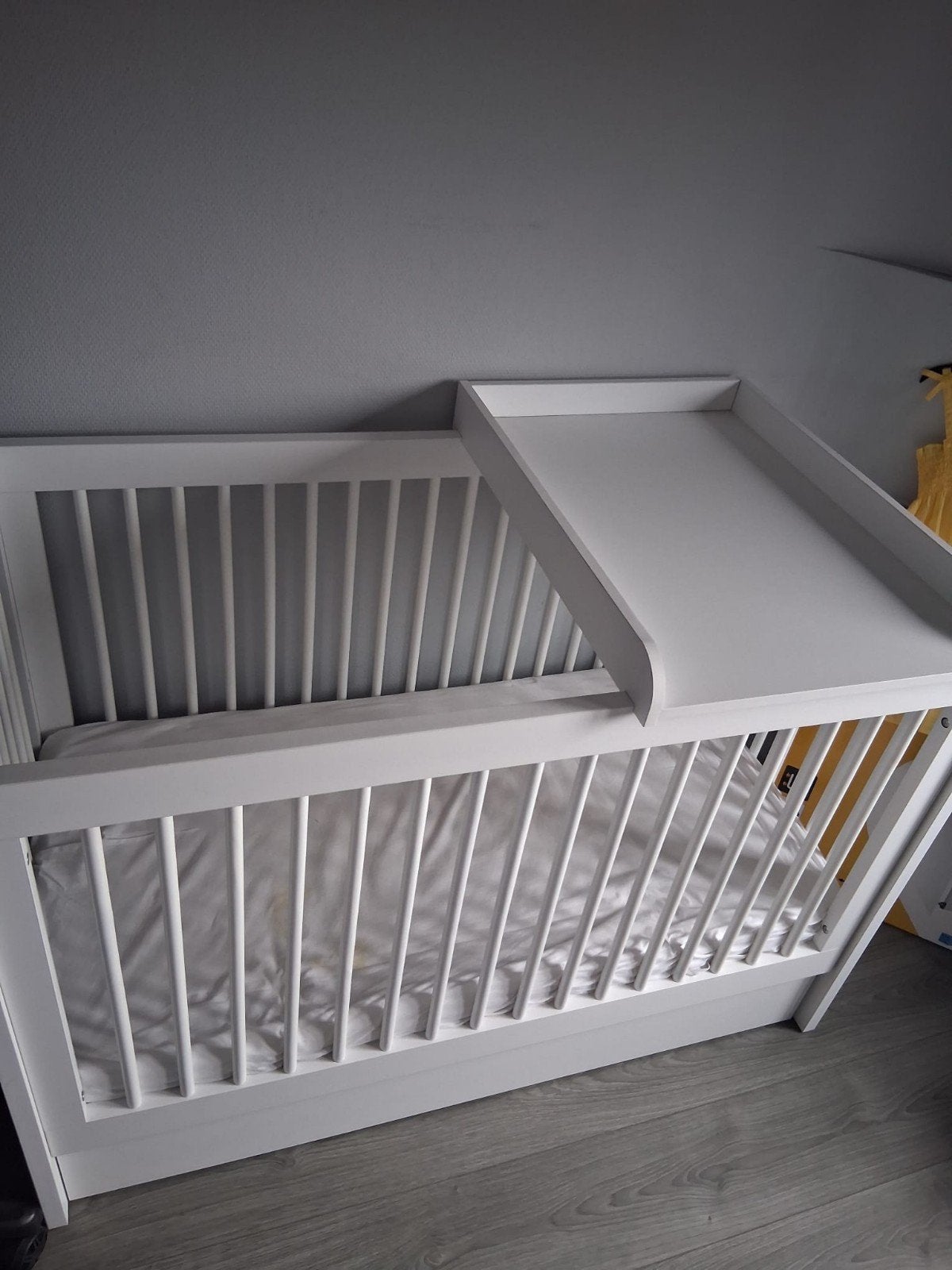 lit bébé avec table à langer et tiroir en bas, Enfants & Bébés, Enlèvement, Comme neuf, Garçon ou Fille