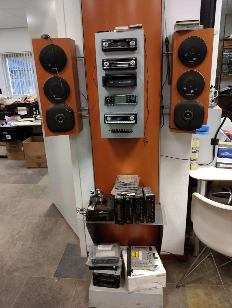 Demonstratiekast voor autoradio's, Verzamelen, Merken en Reclamevoorwerpen, Gebruikt, Gebruiksvoorwerp, Ophalen of Verzenden