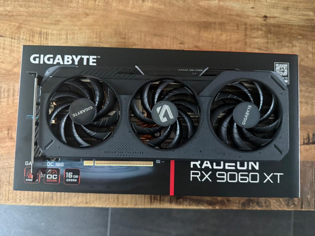 Gigabyte RX 9060 XT 16GB + Garantie!, Ophalen of Verzenden, Zo goed als nieuw