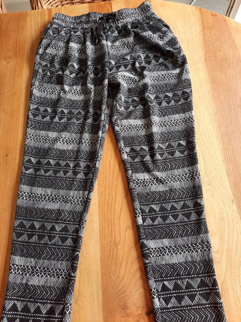 Leuke losse broek, Kleding | Dames, Broeken en Pantalons, H&M, Zwart, Ophalen of Verzenden, Maat 36 (S)
