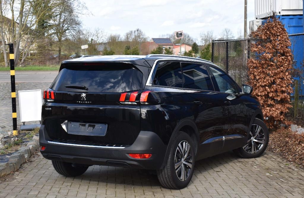 Peugeot 5008 1.2 EAT8 Allure 7 zitplaatsen 50 km Carnet 2023, Auto's, Leder en Stof, 360° camera, SUV of Terreinwagen, Voorwielaandrijving