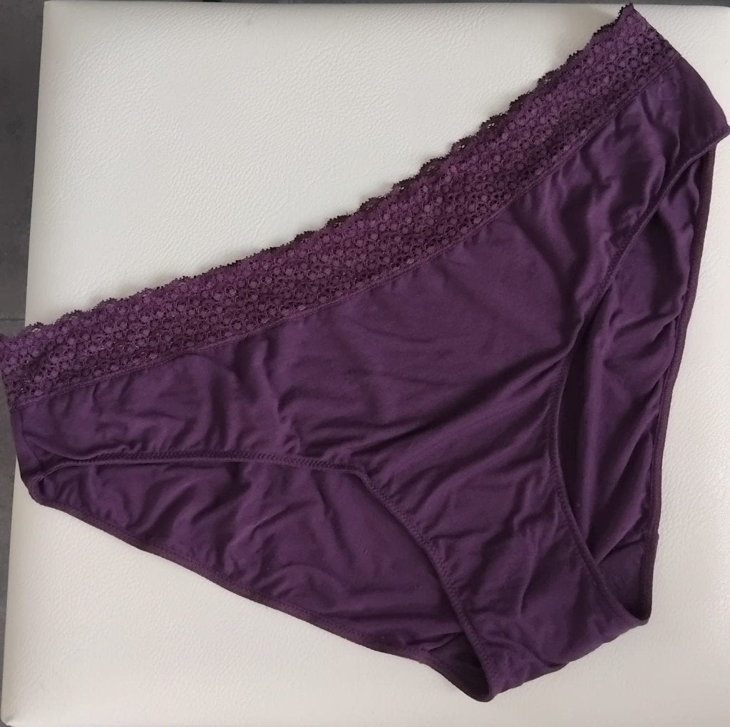 Damesslip, boord in kant, kleur:paars, Triumph, maat:XL., Kleding | Dames, Ondergoed en Lingerie, Triumph, Ophalen of Verzenden