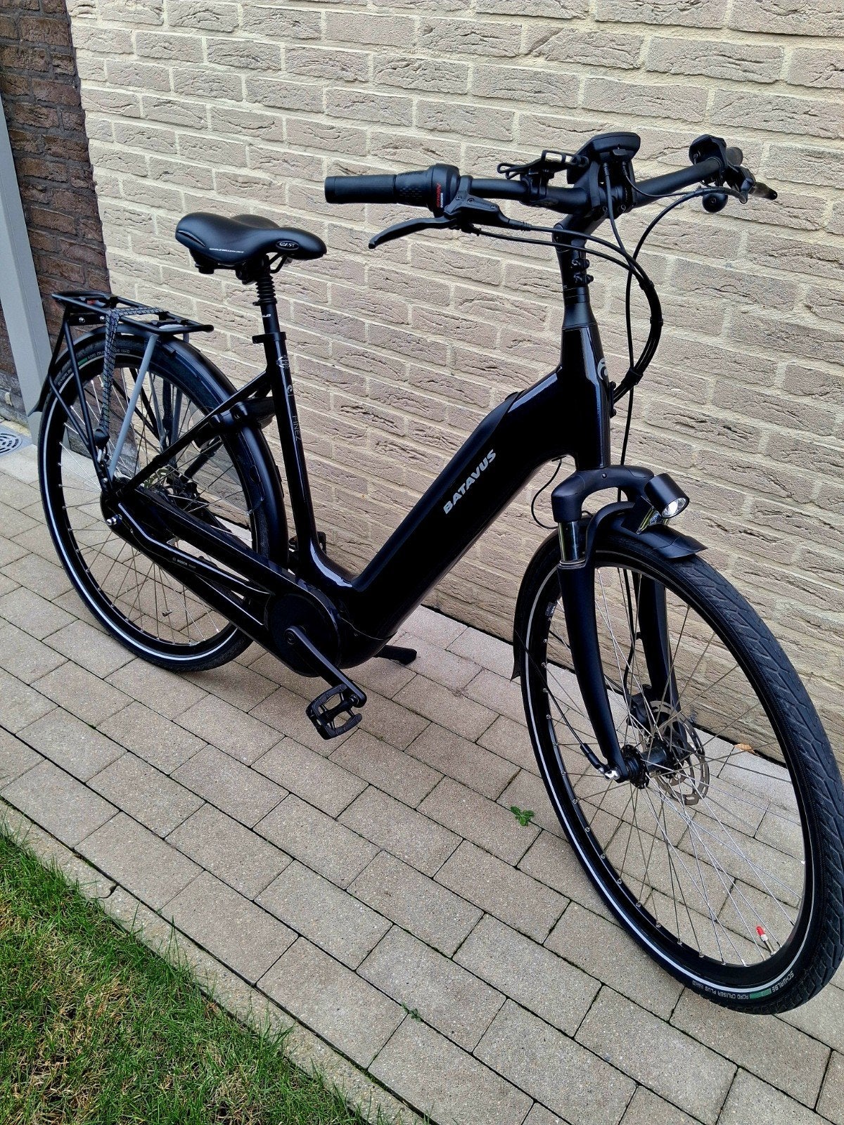 Vélo électrique Batavus pour femmes modèle Ego Finez noir br, 51 à 55 cm, Batavus, 50 km par batterie ou plus, Comme neuf