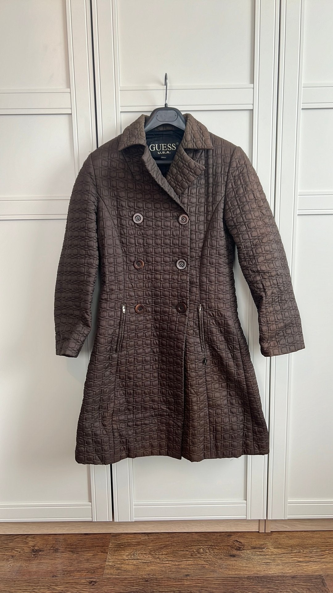 Veste Guess marron foncé, modèle unique des années 90, Envoi, Porté, Taille 36 (S), Brun