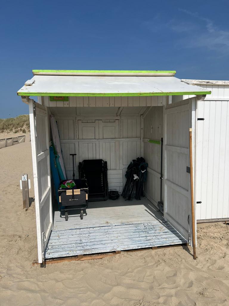 Ingerichte strandcabine te huur op het strand van zeebrugge, Ophalen, Zo goed als nieuw