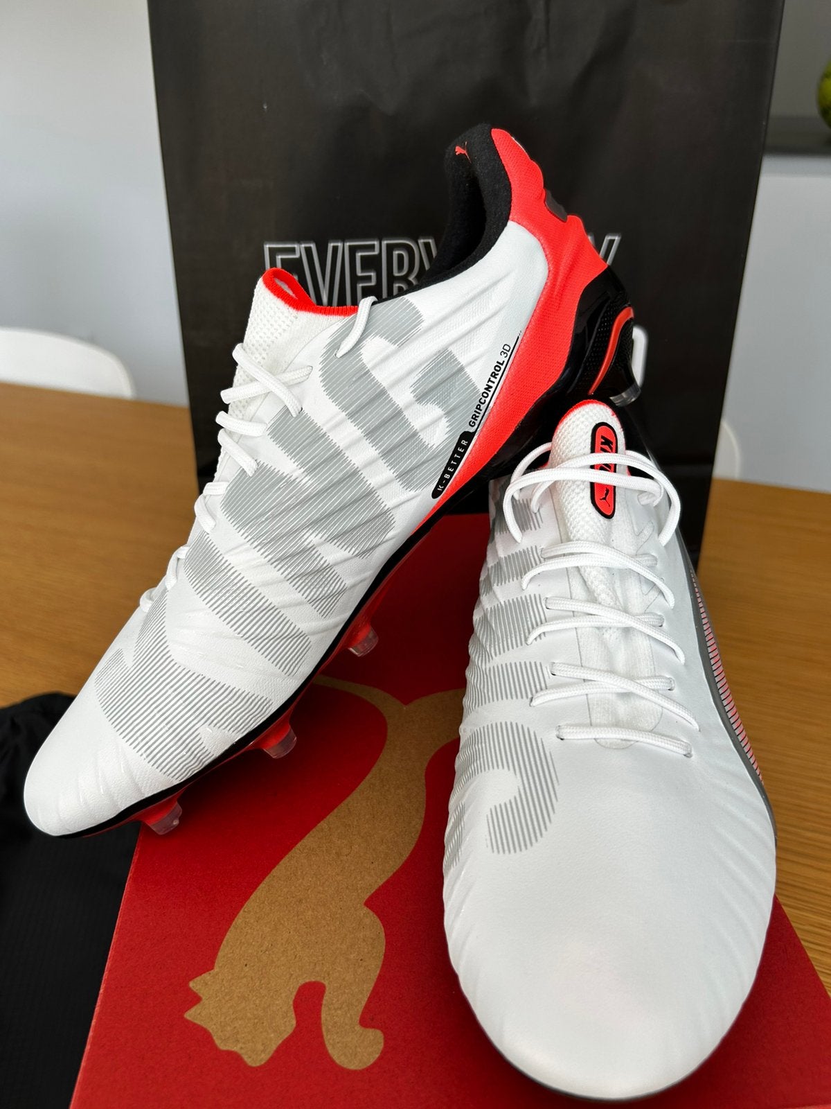 Chaussures de football Puma King Ultimate-Neuves–Taille43, Sports & Fitness, Football, Neuf, Chaussures, Enlèvement