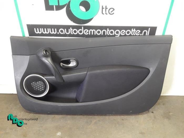 Revêtement portière 2portes droite d'un Renault Clio (Clio, Renault, -, 3 mois de garantie, Utilisé