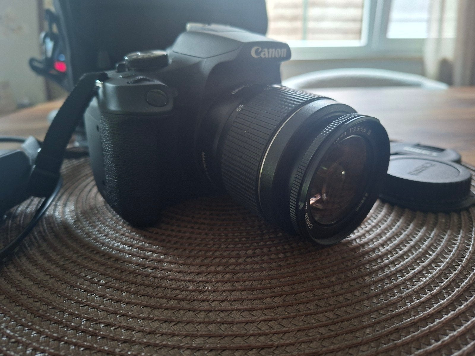 Canon EOS 2000D, Ophalen, Oplader, Canon