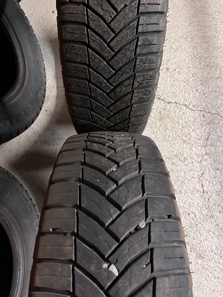 4 pneus Michelin Hiver camionnette comme neuf, Autos : Pièces & Accessoires, Pneus hiver, 16 pouces, Véhicule utilitaire, 205 mm
