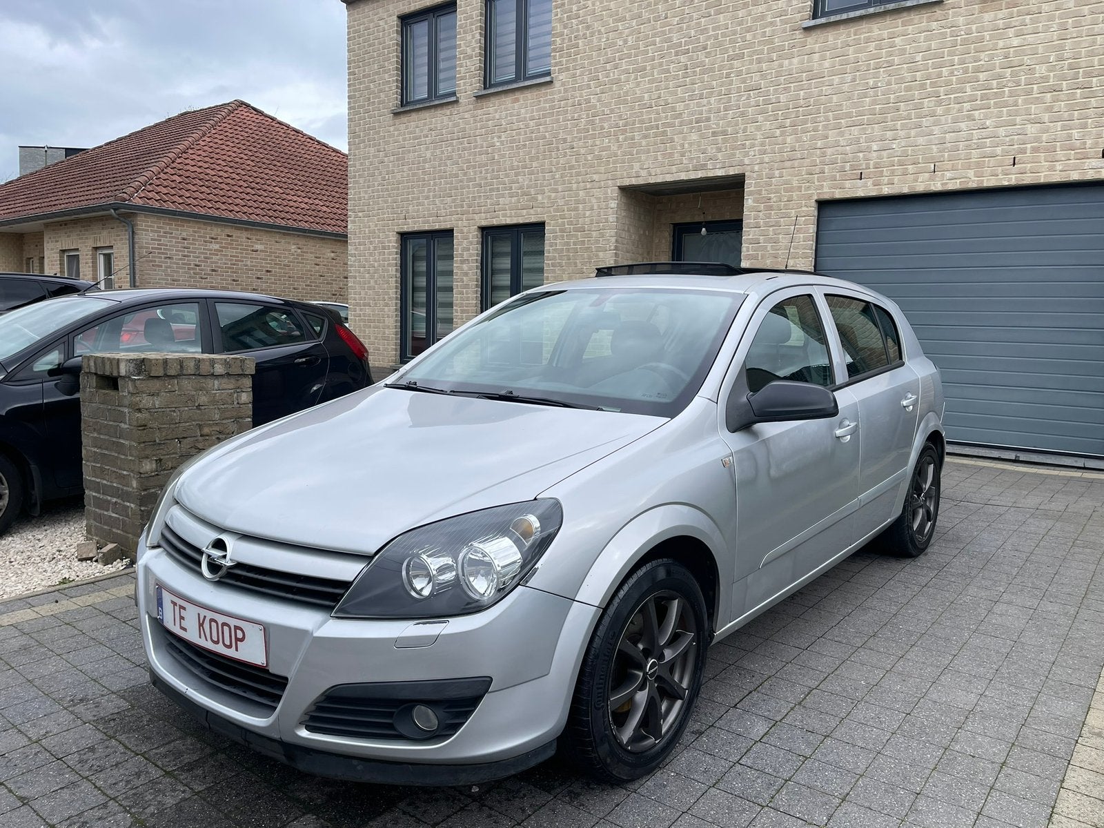 Opel Astra H 2004 1.4 Benzine 5-deurs Gekeurd 3950€, Auto's, Opel, Voorwielaandrijving, Stof, Zwart, 4 cilinders