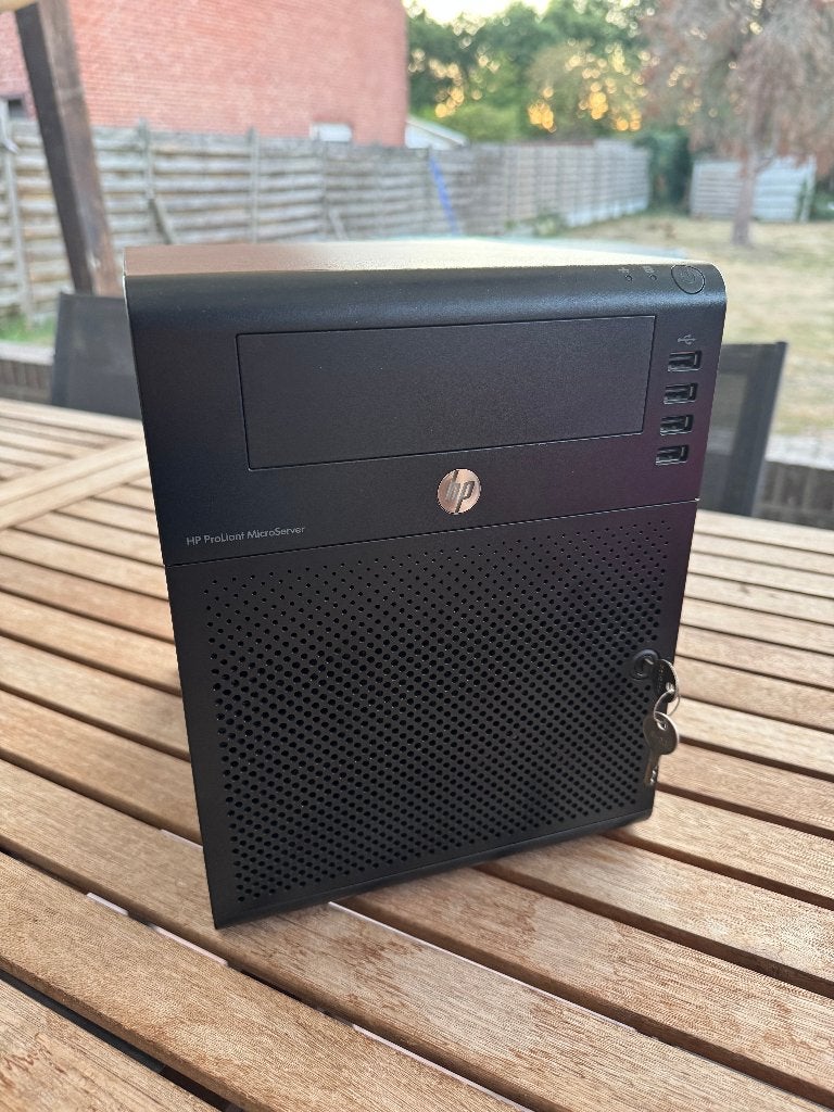 HP MicroServer N36L NAS - 8GB RAM + 8x 1TB HDD (TrueNAS), Ophalen of Verzenden, Gebruikt