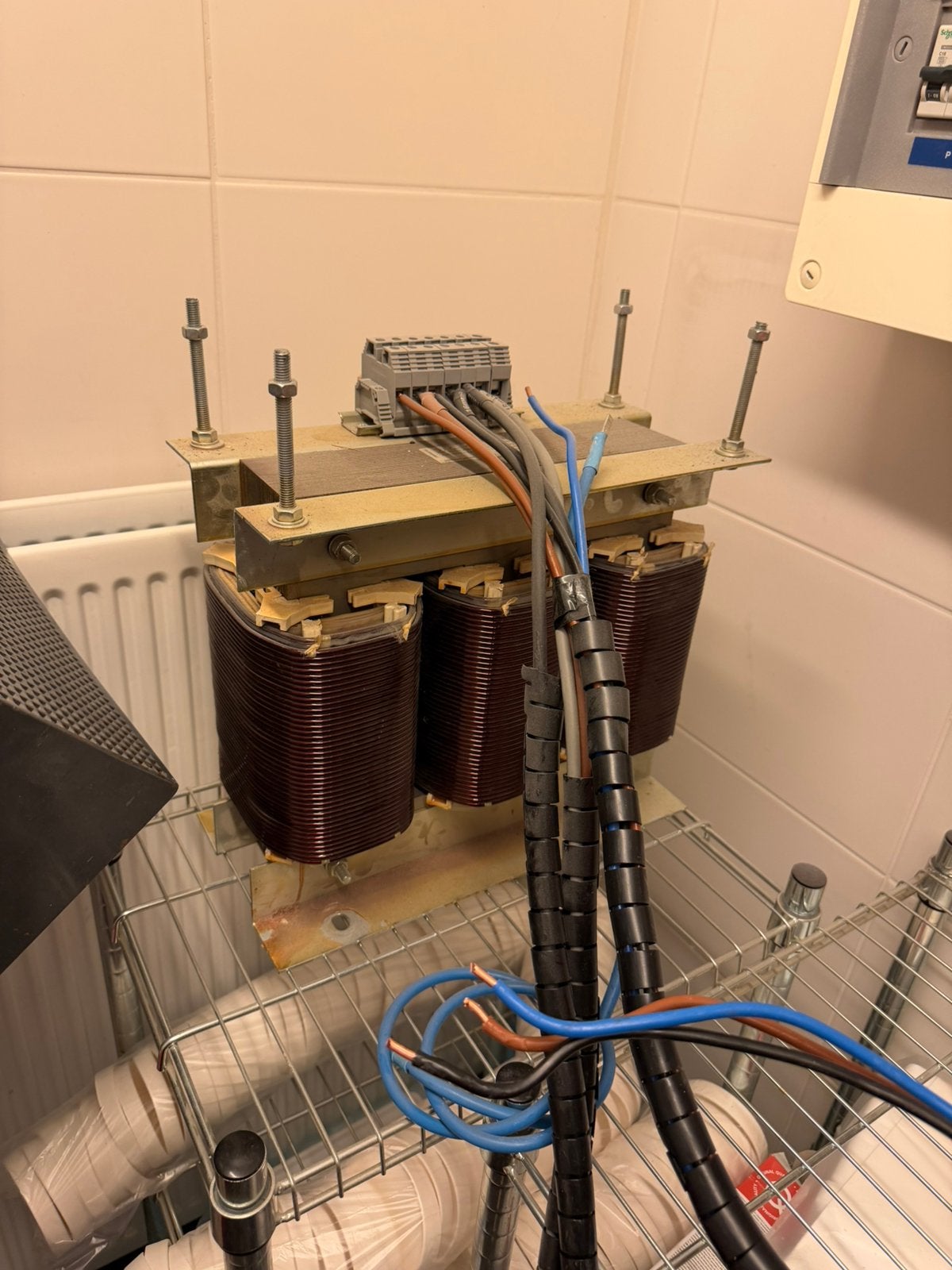 Transformator van (Primaire) 3x230v naar (secundaire) 3x400v, Installatie