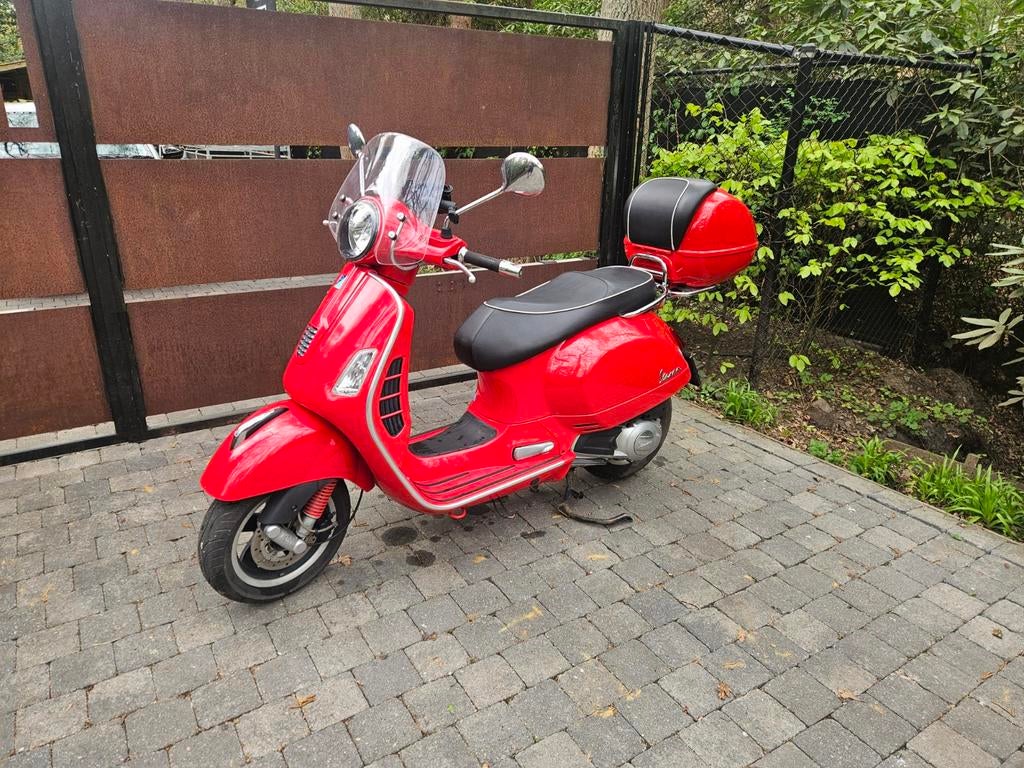 Vespa gts super 125, Motoren, Occasion, Particulier, 125 cc, 11 kW of minder