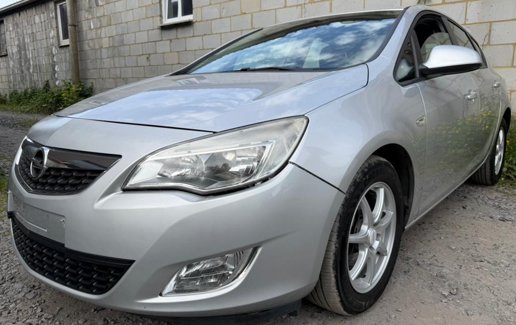 Opel Astra / 1.3L Diesel / 95ch / Euro 5, Auto's, Opel, Bedrijf, Astra, Diesel, Euro 5, 5 deurs, Handgeschakeld, Zilver of Grijs