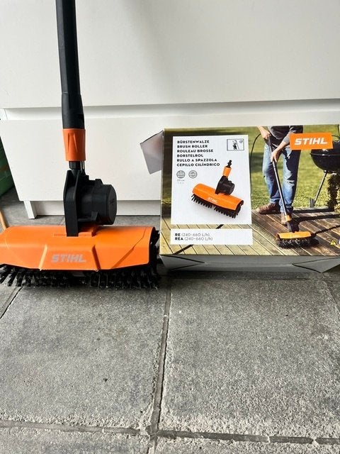 terrasborstel Stihl met verlengstuk, Ophalen, Zo goed als nieuw