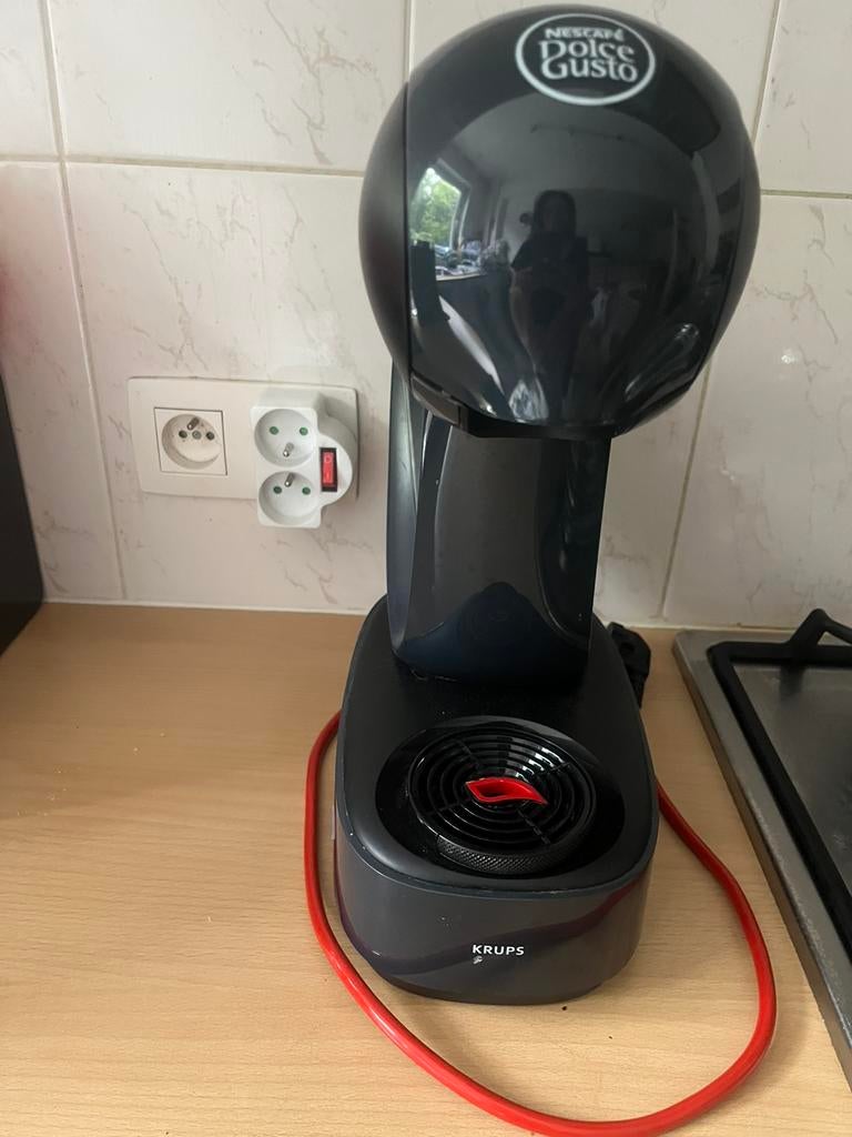 Machine à café Dolce Gusto noire, Enlèvement, Utilisé, Dosettes et capsules de café, Réservoir d'eau amovible