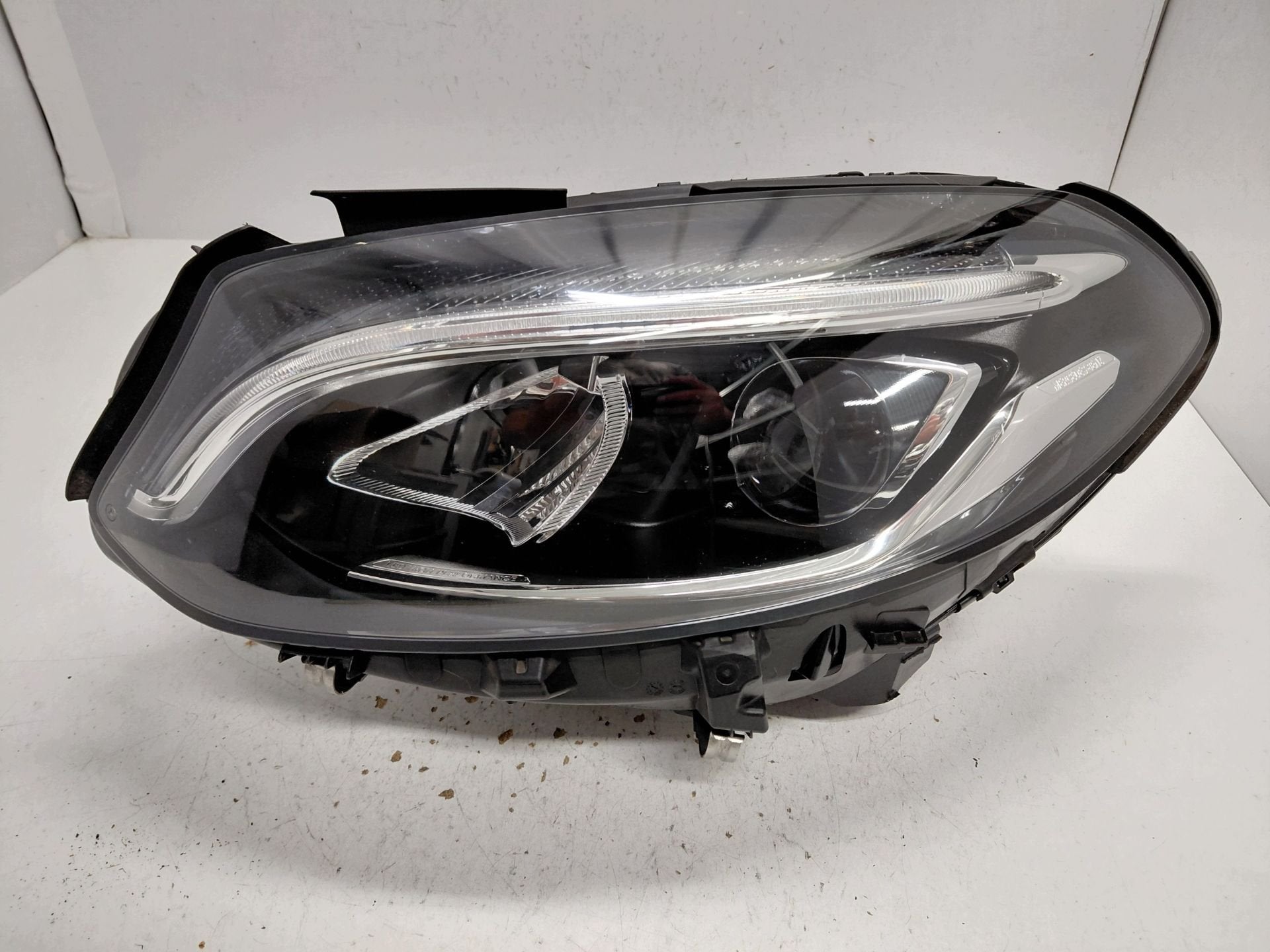 Phare gauche Mercedes Classe B W246 A2469065301, Mercedes-Benz AG, Mercedes-Benz, Utilisé, Mercedesstrasse 120
70372  Stuttgart, DE