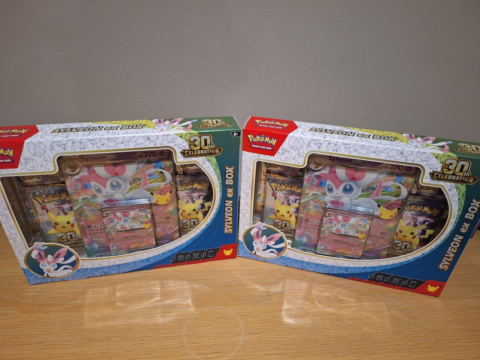 Pokémon 30th Celebration - Sylveon ex Box (Sealed) - 2 Stuks, Ophalen, Nieuw, Boosterbox, Foil