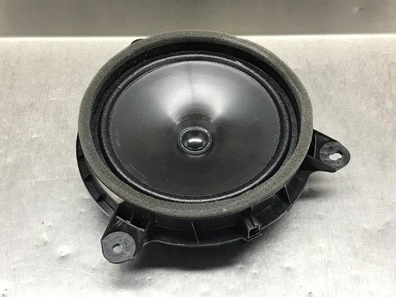 HAUT PARLEUR / ENCEINTE Toyota Yaris IV (P21 / PA1 / PH1), Dhr. M. Roggen, Toyota, Stadsweg 37 37
9917 PV  WIRDUM GR., NL, Utilisé