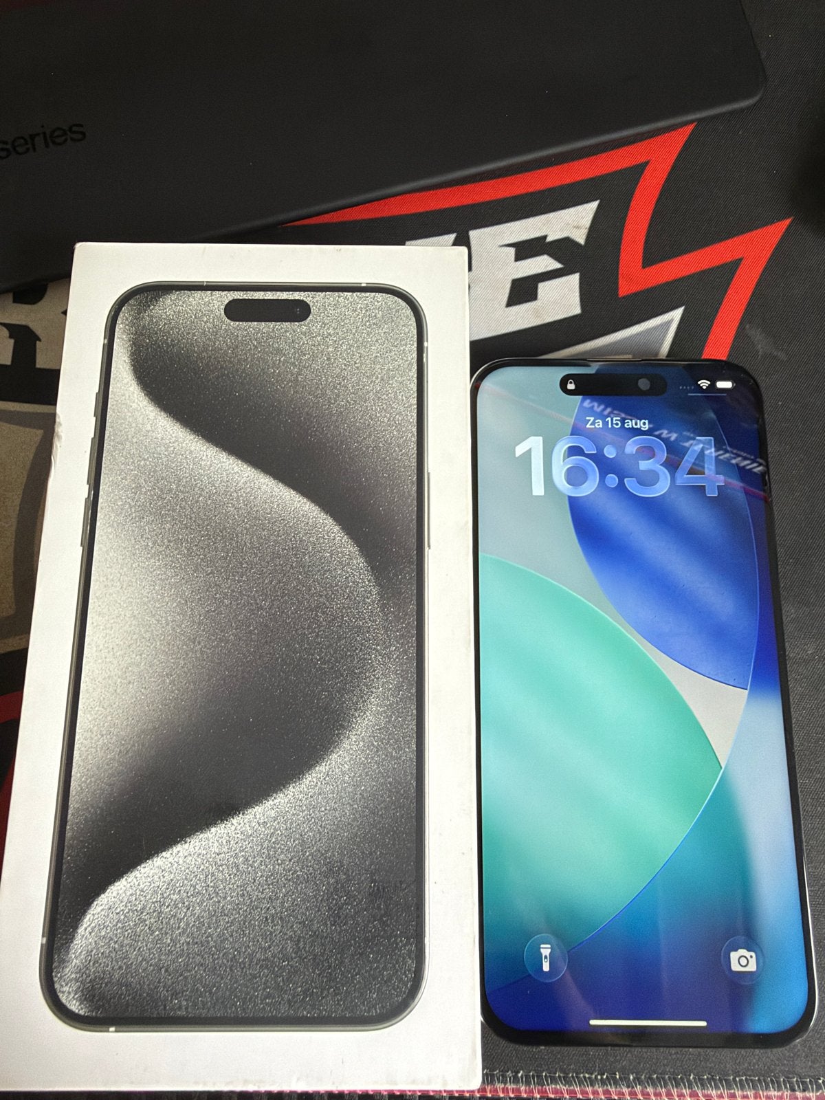 apple-iphone-15-pro-max-256-go-en-titane-naturel-m2431260826