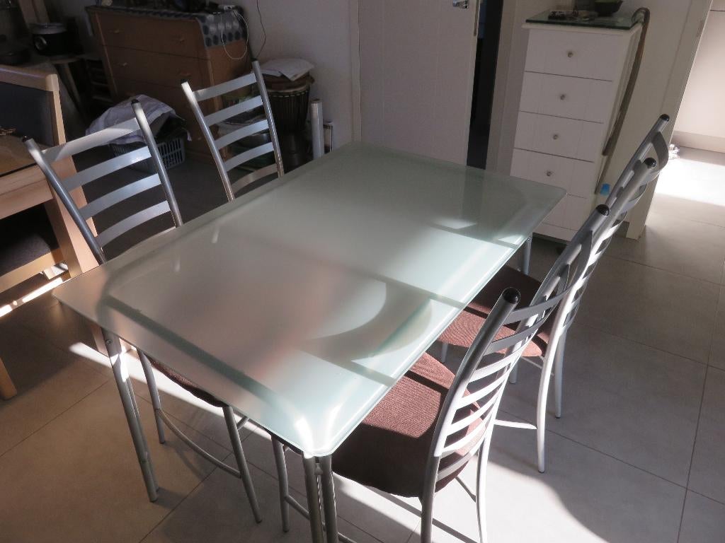 Table avec 4 chaises métalliques, Maison & Meubles, Enlèvement, Comme neuf