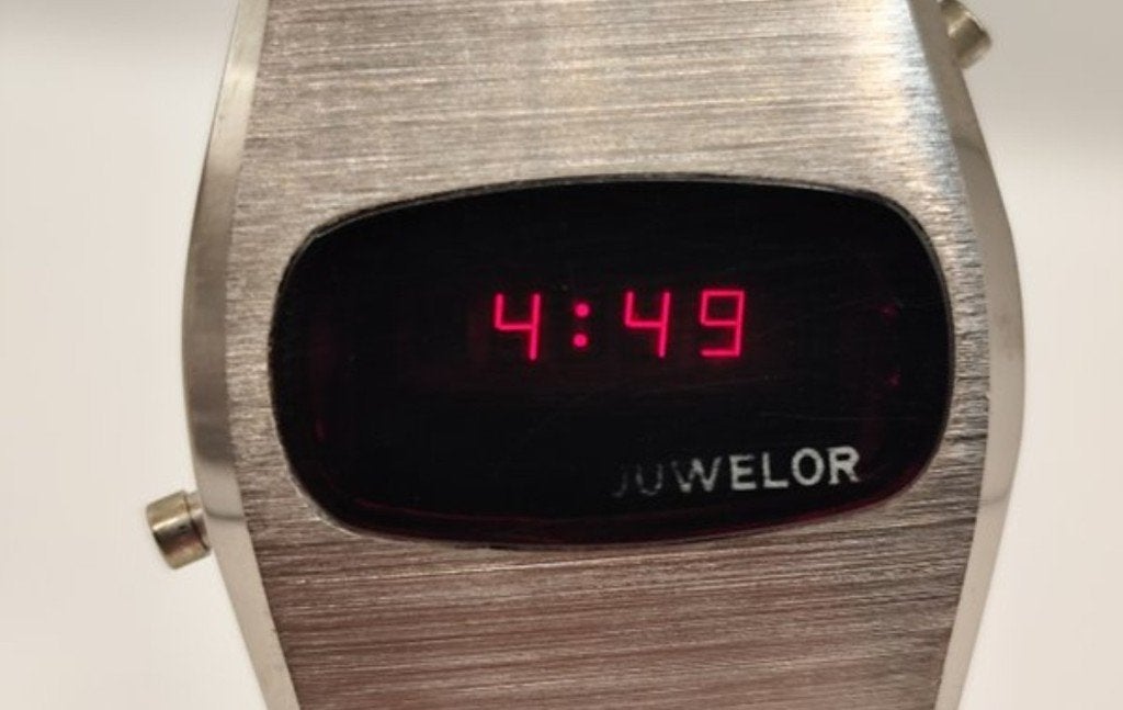 Retro led horloge, Gebruikt, Staal, Polshorloge, Overige materialen