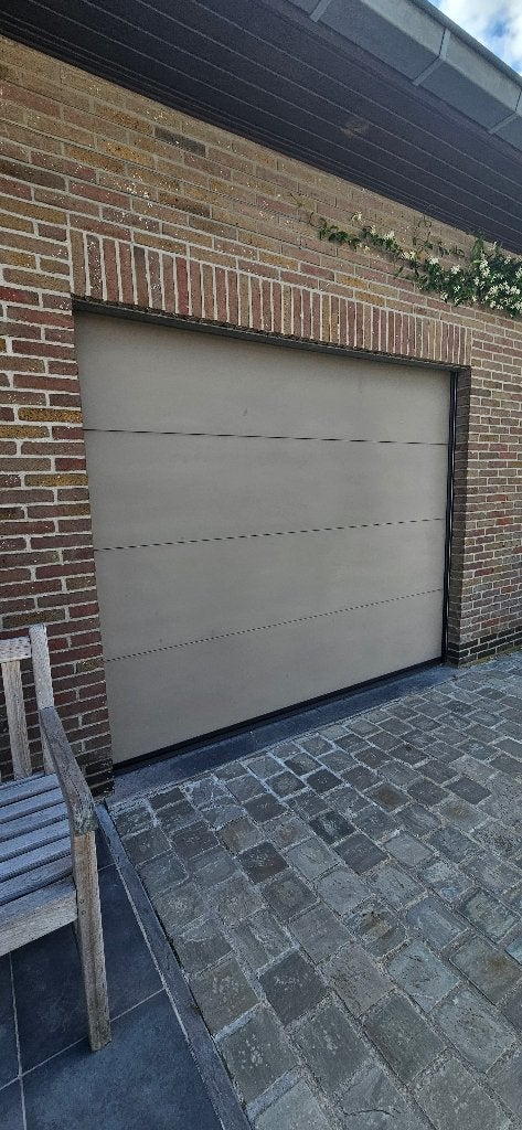 Sectionale garagepoort, Ophalen, Kunststof, Gebruikt, 120 cm of meer