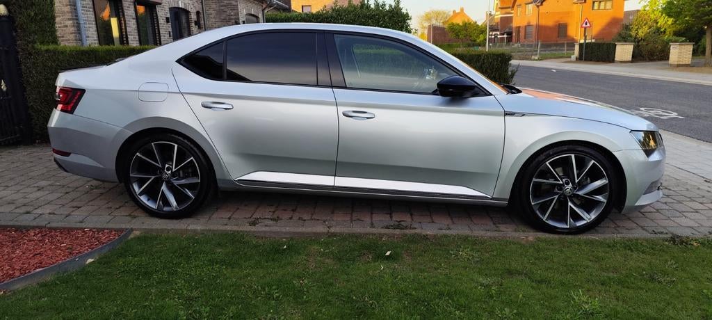 Skoda Superb Sportline - DSG7, Auto's, Skoda, Particulier, Superb, ABS, Achteruitrijcamera, Adaptive Cruise Control, Airbags, Alarm