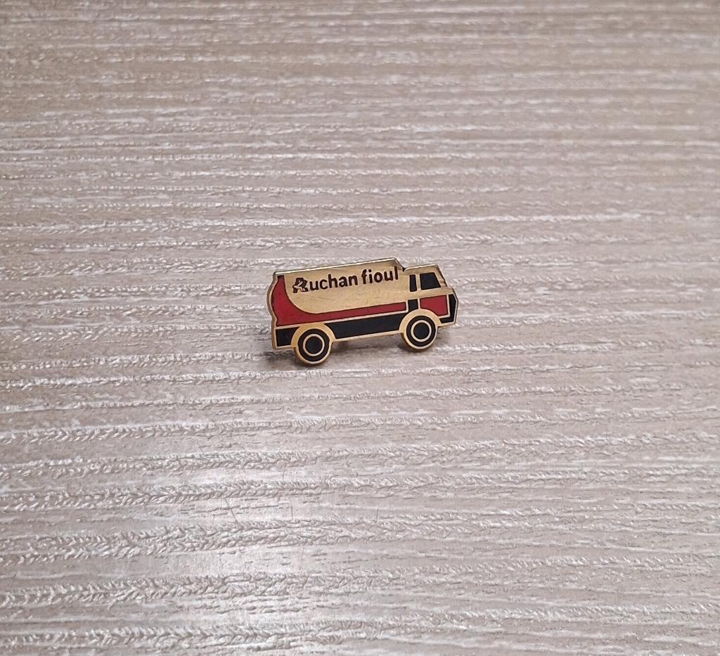 PIN - AUCHAN FIOUL, Envoi, Utilisé, Autres sujets/thèmes, Insigne ou Pin's