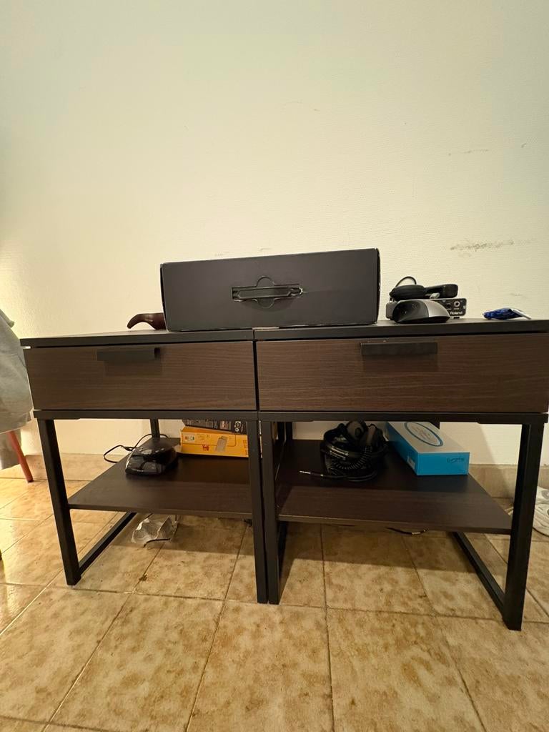 Table de chevet IKEA modèle TRYSIL (x2), Maison & Meubles, Bureaux, Comme neuf, Enlèvement