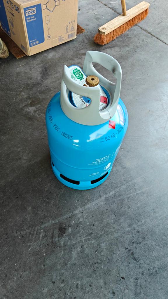 Halfvolle gasfles, Caravans en Kamperen, Kampeeraccessoires, Ophalen