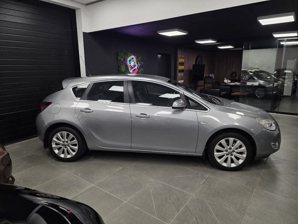 OPEL ASTRA 1,6 LITER BENZINE AUTOMAAT TOP STAAT, Auto's, Zwart, 1600 cc, Bedrijf, 147 g/km