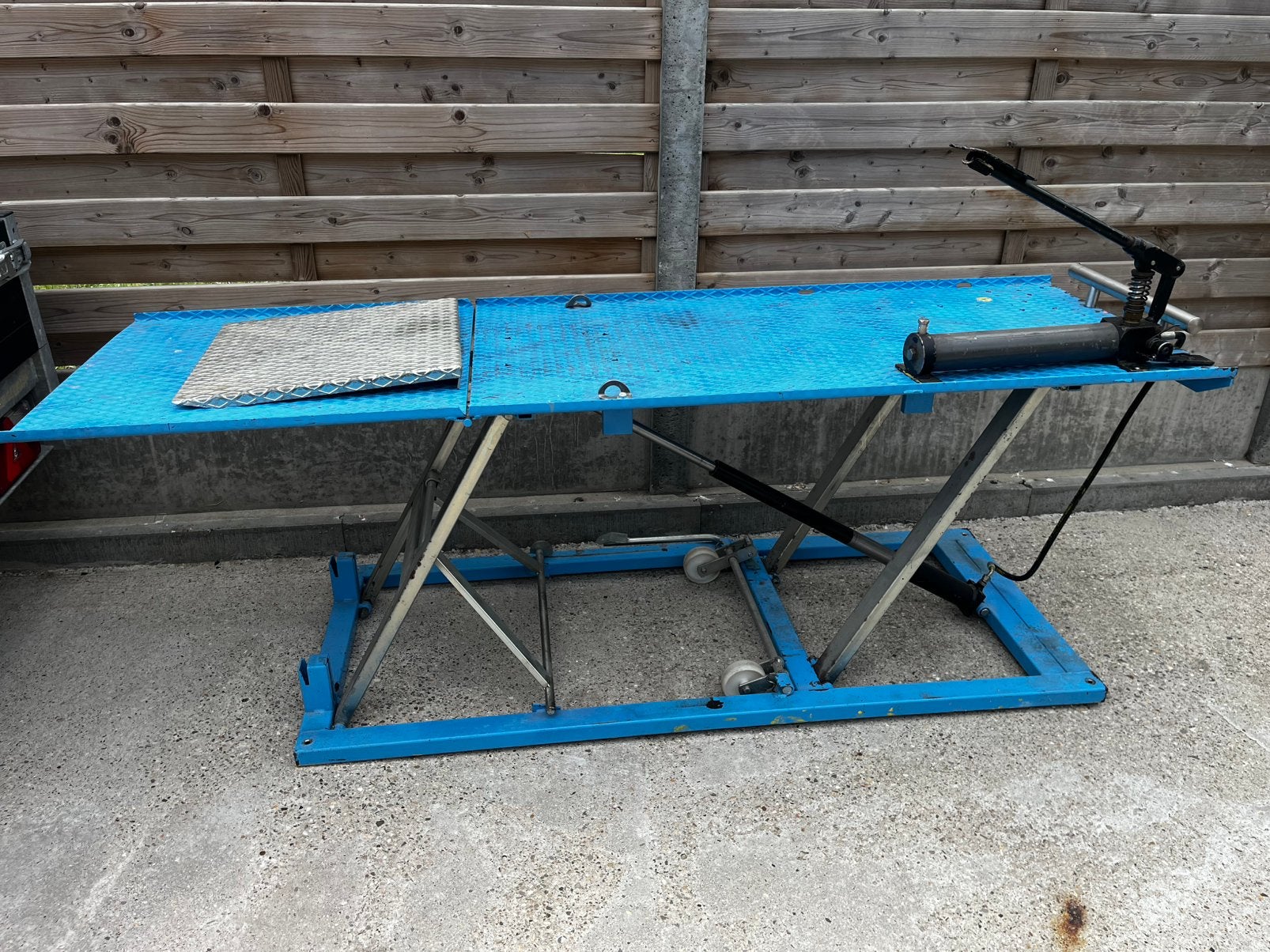Motor hefbrug te koop., Ophalen, Zo goed als nieuw
