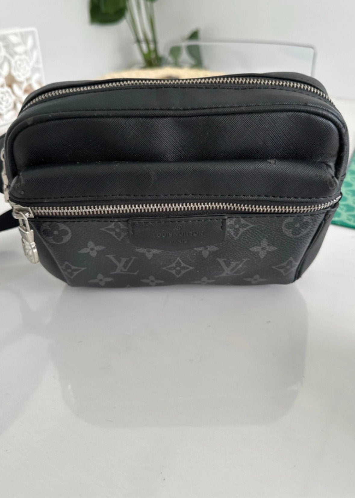 Louis Vuitton Outdoor zwarte leren riemtas, Ophalen, Zo goed als nieuw, Zwart
