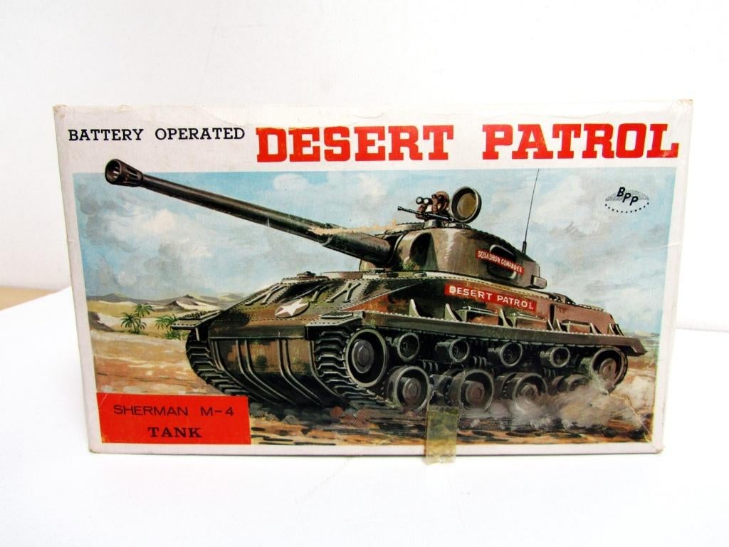 Sherman M-4 Tank Desert Patrol Battery Operated Hong Kong, Enlèvement ou Envoi, Neuf, Autres types