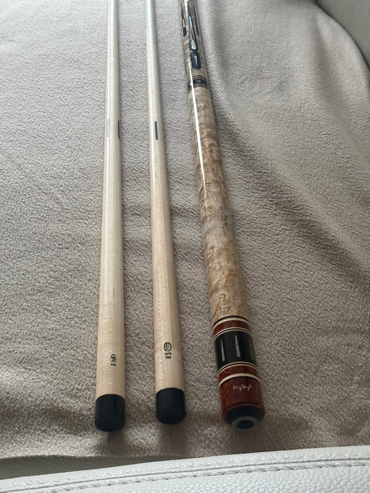 Stradivarius keu in zeer goede staat met 2 toppen daar bij, Sports & Fitness, Enlèvement, Comme neuf