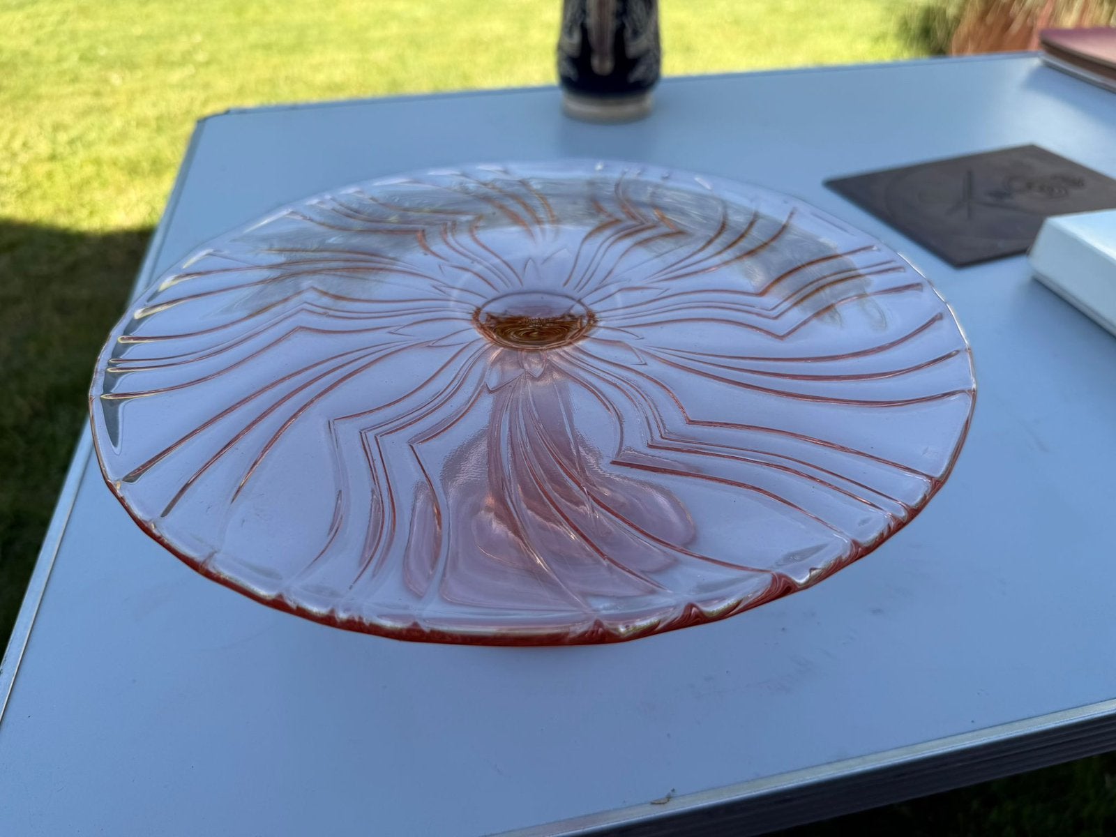 Art deco taartplateau van persglas, Ophalen