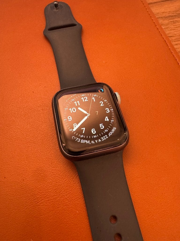 Apple Watch Serie 6 40mm + 3 bracelets: sport metal magnetic, Étanche, Apple Watch, IOS, Enlèvement